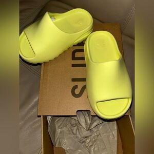 Adidas Yeezy Slide Kids ( Neon Yellow)